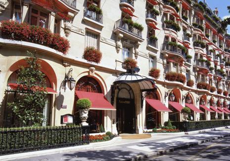 Hôtel Plaza Athénée, Paris - Aston Martin Rapide & Cygnet